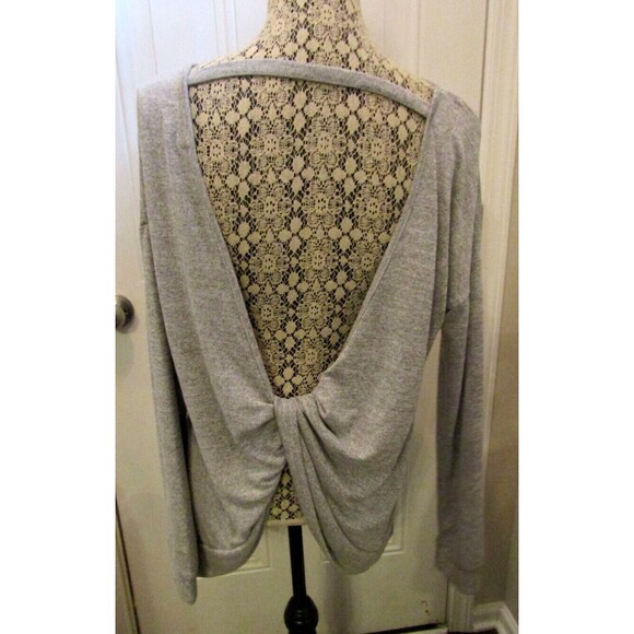 Simply Southern Top NWT Grey Fur Mama Pullover Long Sleeve Open Back Size L - Picture 4 of 11